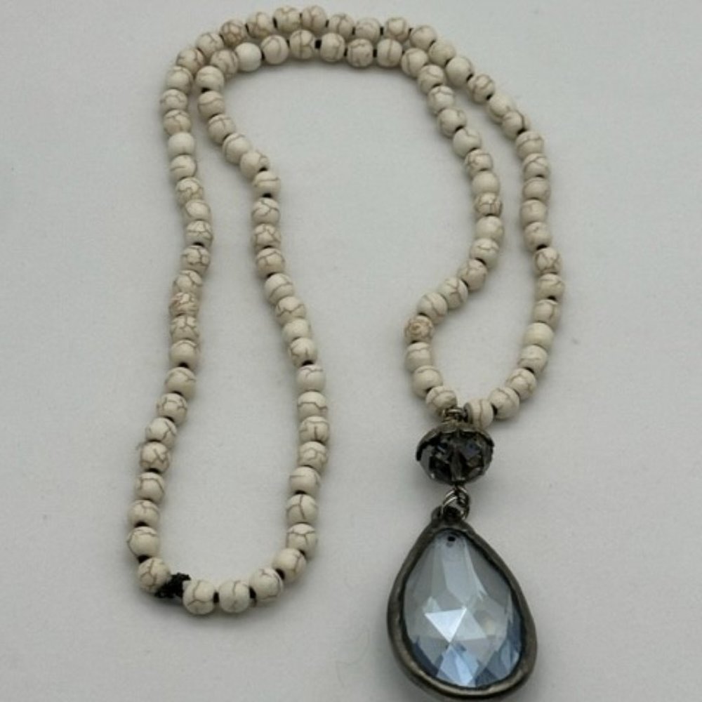 Stunning Clear Blue Crystal with Pewter Edges Beaded Necklace